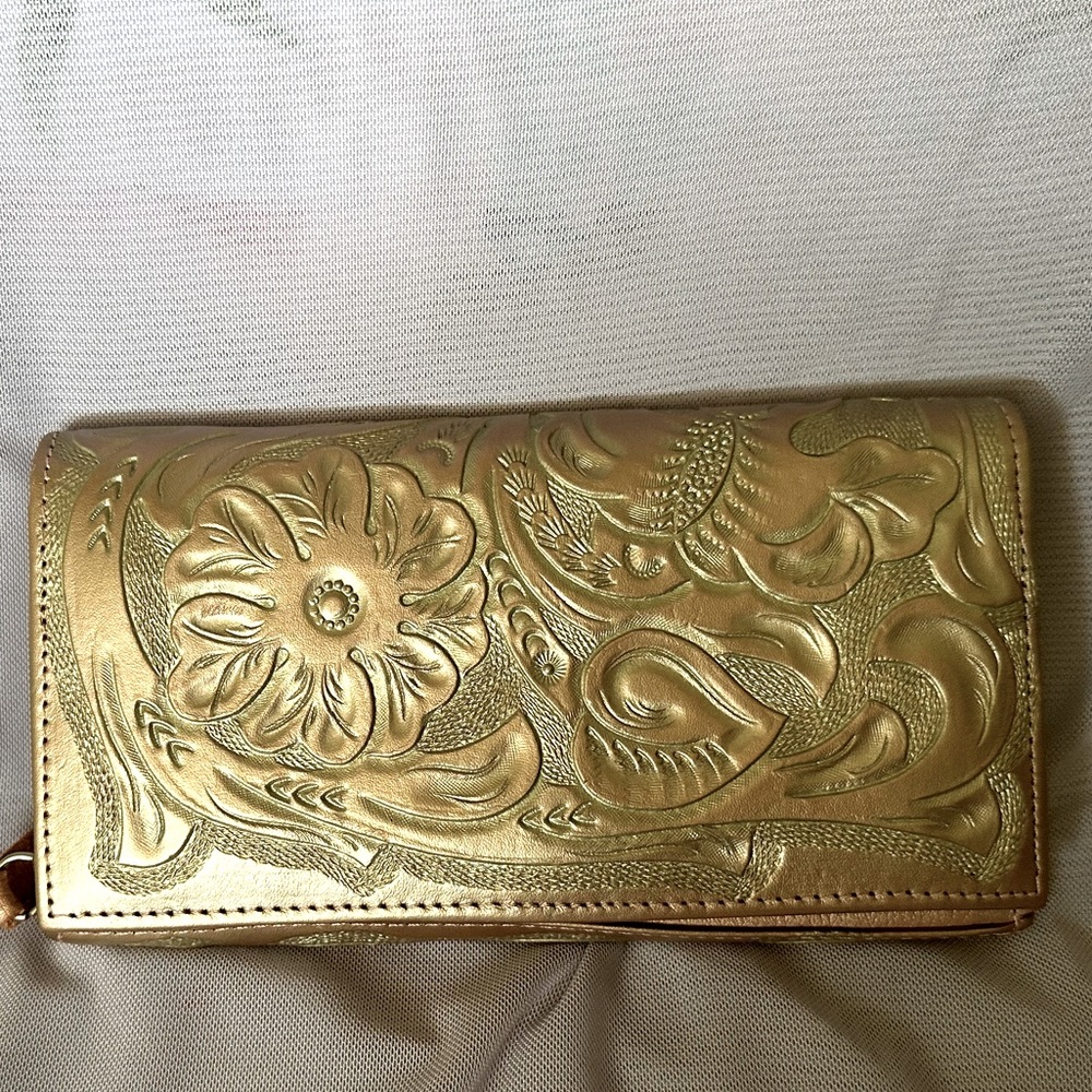 Wallet- crossbody rose gold wallet.